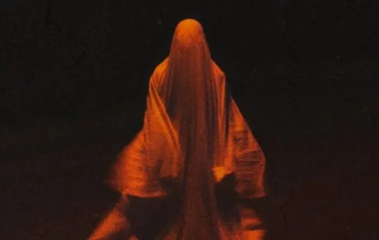 This ghost will give your flash a nice tungsten glow.