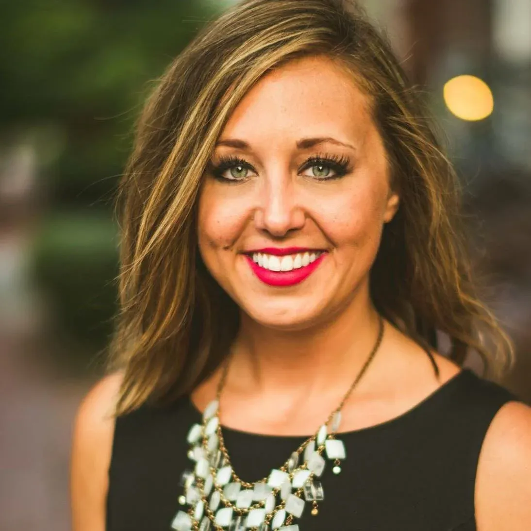 Headshot of the beautiful Jennifer Van Elk